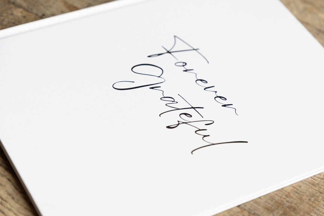 シンプルな表紙デザインは何年たあっても色褪せない(Forever Grateful＝いつまでも感謝を)